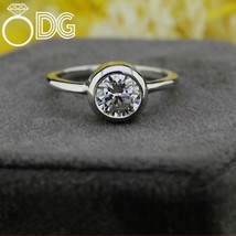 2.50 CTW Round Cut Moissanite Engagement Ring in S925 Sterling Silver - $3,734.05 MXN
