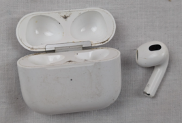 Genuine Apple AirPods 1st Gen A1523 Replacement AirPod (Right Ear Only) ... - $14.84