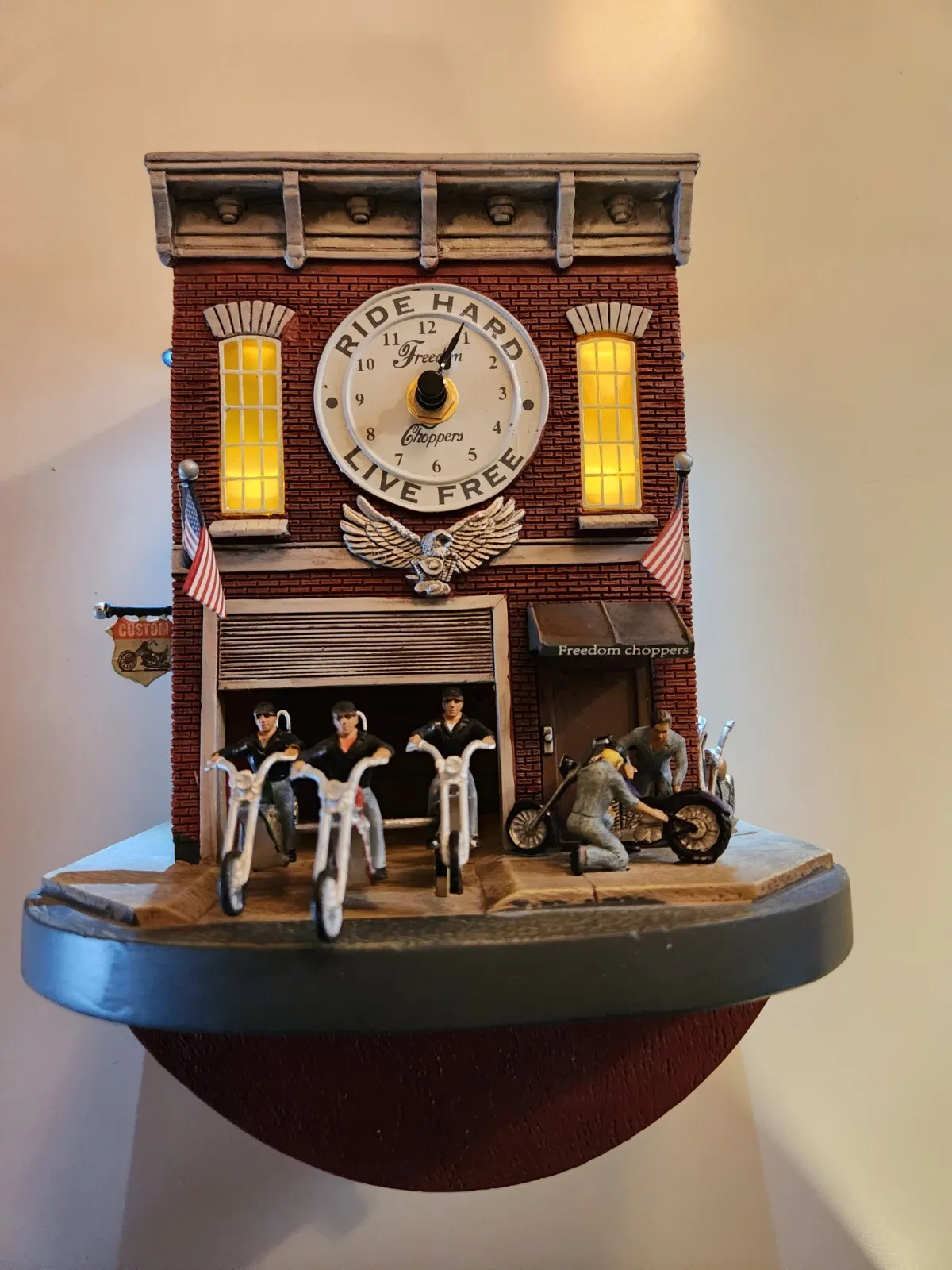 Freedom Choppers Motorcycle garage Cuckoo Clock Sculpture  - $3,045.64 MXN