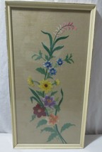 Vtg Framed Crewel Embroidery Flowers Floral Bouquet Needlework Art on Linen - £48.19 GBP