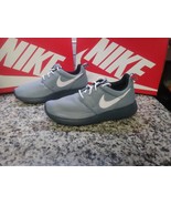 NIKE ROSHERUN GS SIZE ATHLETIC SHOES SIZE 2Y: 599728 015 - £51.62 GBP