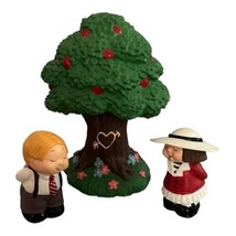 1994 Hallmark Merry Miniatures Valentine Tree With Heart Bashful Boy &amp; Girl - $6.50
