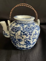 antique chinese porcelain teapot. Marked sealmark - £79.13 GBP