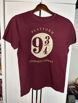 Harry Potter Hogwarts Men&#39;s Graphic Short Sleeve T-Shirt Burgundy Medium - £5.85 GBP