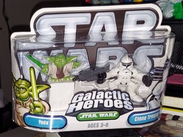 STAR WARS Galactic Heroes Yoda &amp; Clone Trooper AOTC MIB - $19.79