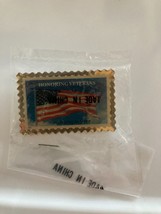Honoring Veteran&#39;s American Flag Postage Stamp Pin - £7.86 GBP