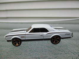 Hot Wheels, 67 Oldsmobile 442, White with Faster than Ever Wheels, aprox... - $76.14 MXN