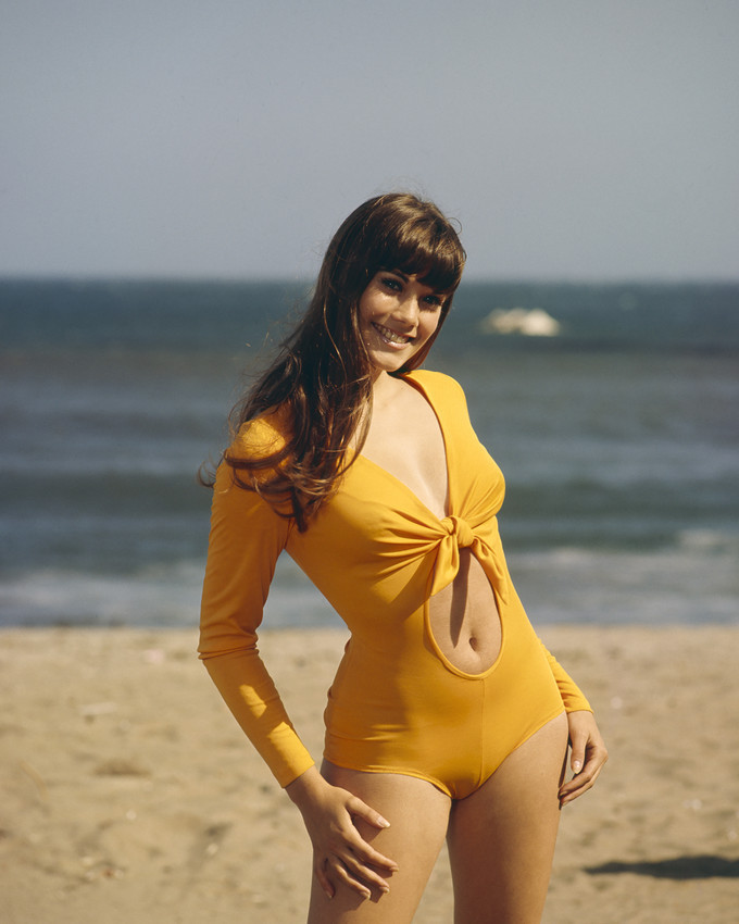 Barbi Benton yellow suit on beach tied above navel 16x20 Poster