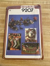Simplicity 9207, Christmas Stuffed Ornaments, Stockings, Wreath, Tree Skirt - $92.66 MXN