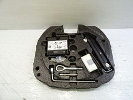 06 Mercedes R171 SLK280 tire jack, spare tire tool kit, 2115830615 - $2,579.80 MXN
