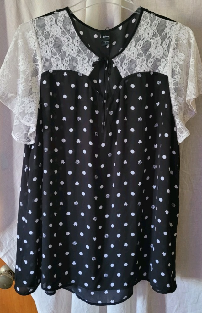 Women&#39;s Disney Plus Size 3 Pullover Shirt Black and White Lace Short Sleeve - $16.99