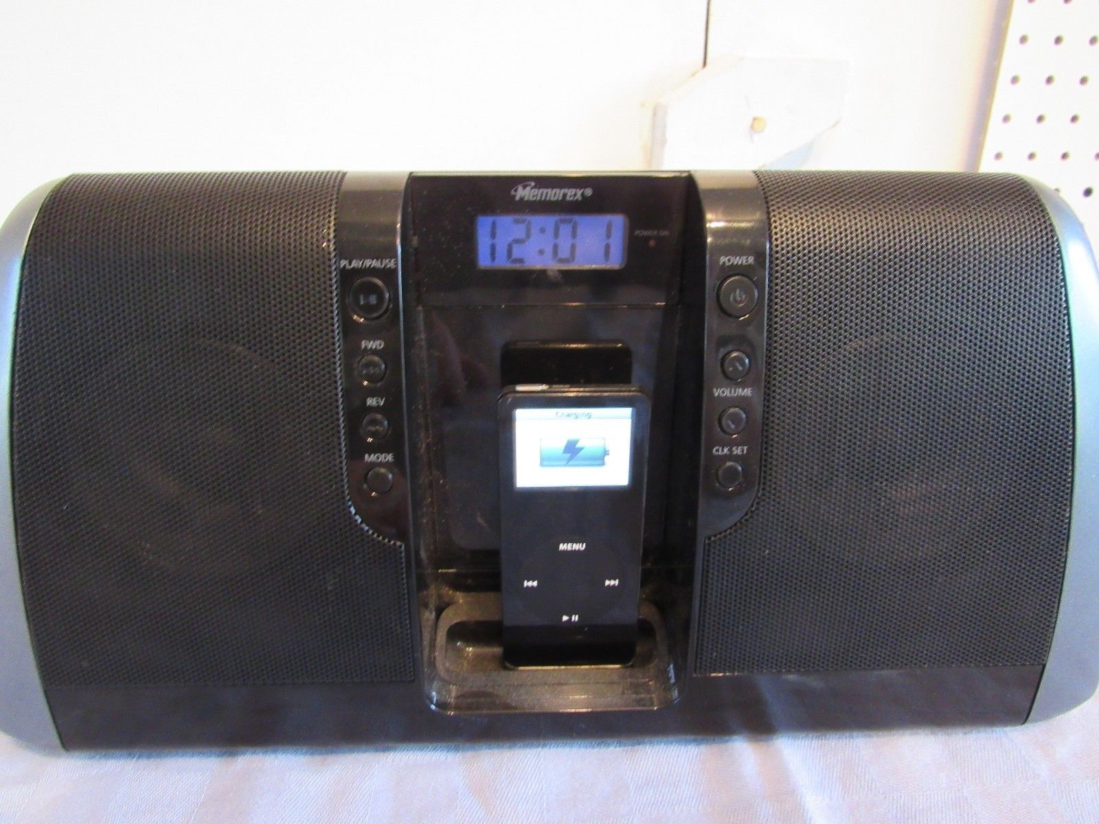 Apple iPod Black Mi3020 Docking Station Memorex - $19.81