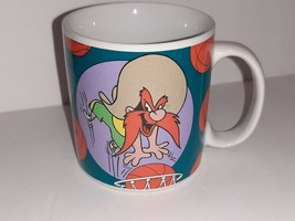Vintage Looney Tunes Coffee Cup Mug Yosemite Sam Playing Basketball 1994 Sakura - $14.85
