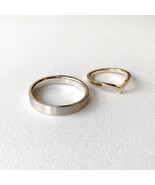 14K gold minimalist chevron wedding bands set, Simple gold wedding rings... - £598.76 GBP