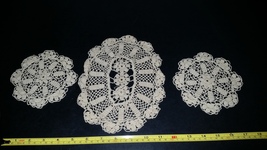 Vintage Handmade Oval Scalloped &amp; 2 Round Crochet Table Mat or Doily Flower Cent - £17.53 GBP