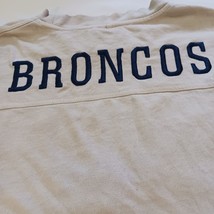 Vintage Denver Broncos Medium T-Shirt Men's Off-White Long Sleeve Lee Sport NFL image 4