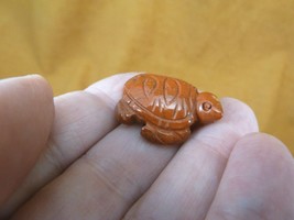 (Y-TUR-SE-517) little Red 1&quot; SEA TURTLE jasper carving FIGURINE gemstone turtles - £6.90 GBP