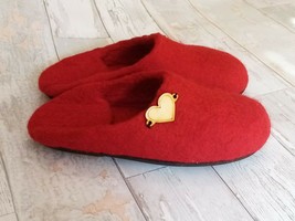 Red slippers US6.5 with heart * Wool slippers for women * Handmade house... - £29.42 GBP