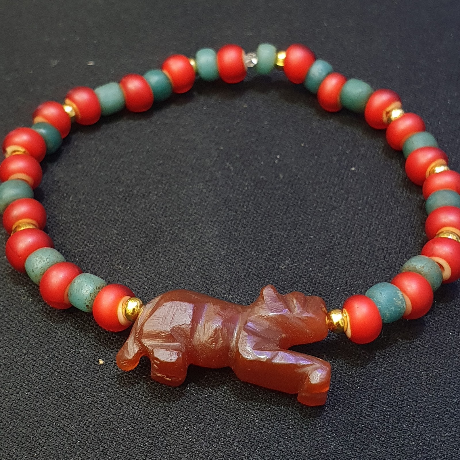 Antique Tibetan agate animal Lion figurine with Whiteheart beads bracelet - $82.80