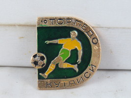 Vintage Soccer Pin - Torpedo Kutaisi Soccer Player Graphic - Stamped Pin - $353.46 MXN