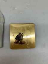 vintage Gold Tone Compact Victorian man &amp; lady powder 3.5&quot; - £31.37 GBP