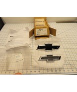 GM 23373665 Emblem Kit Front and Rear Black Bowtie 86572175 General Motors - €80,37 EUR