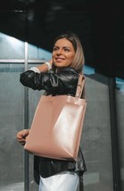 Fancy Woman Porcelain Rose, Luxury-Looking Shoulder Bag, Light Pink Lunch Bag - £79.13 GBP