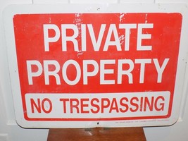 Vintage Private Property No Trespassing Double Sided Metal Sign - $1,384.01 MXN