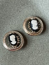 Vintage Oval Black &amp; White Plastic Cameo in Light Goldtone Open Circle Clip Earr - £9.05 GBP