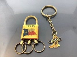 2 Vintage Souvenir Keyring Dallas Texas Flag Keychain Cowboy Boot Porte-Clés - £12.48 GBP