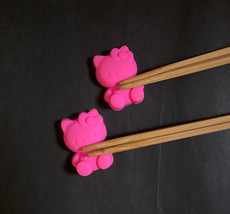 New Sanrio Hello Kitty Pink Silicone Chopsticks Rest Stand Holder 2 pcs Set - £4.79 GBP
