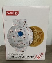Dash Snowflake Mini Waffle Maker 4” Cooking Surface &amp; Nonstick. A50 . New. - $220.82 MXN