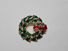 Vintage Gold Tone Christmas Wreath Pin/Brooch, Green Red Bow, 1.75&#39;&#39; Dia... - $19.99