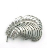 Vintage 60&#39;s Signed Capri Silver Tone Textured Leaf Feather Plume Brooch - $21.78