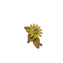 VTG Yellow Daisy Pin Brooch Leaf back Sparkle Center 1 x 1-1/4 inches - £14.40 GBP