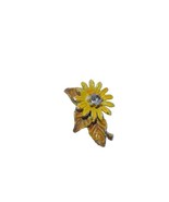 VTG Yellow Daisy Pin Brooch Leaf back Sparkle Center 1 x 1-1/4 inches - £14.34 GBP