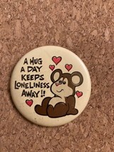 Cute  1976 Pin Button Pinback  A Hug A Day Keeps Loneliness Away!! Bear &amp; Hearts - £3.12 GBP