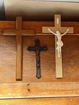 Vintage Lot of Small Simple Wood Cross Cream Plastic &amp; Dark Faux Wood Crucifix - £10.49 GBP