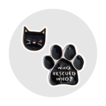 Animal Enamel Pins: Black Cat Paw Print, Who Rescued Who? - €21,52 EUR