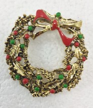 Christmas Wreath Goldtone Pin Brooch 1.5&quot; Round Red Green Vintage - £12.73 GBP