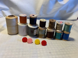 Vintage Wood sewing thread spools and Dritz caps set #23 - $17.74