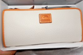 NWT Dooney and Bourke Wallet BONE Natural Full Zip DB *NWT* Off White - $1,616.76 MXN