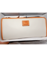 NWT Dooney and Bourke Wallet BONE Natural Full Zip DB *NWT* Off White - $1,616.76 MXN