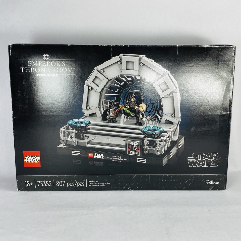 New! LEGO Star Wars: Emperor&#39;s Throne Room Diorama Set 75352 - $139.99