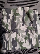 childrens place size 5t green camouflage shorts - £3.96 GBP