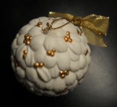 Wedgwood Christmas Ornament Porcelain Mistletoe Mesh Ribbon Accents Hanging Bell - £16.05 GBP