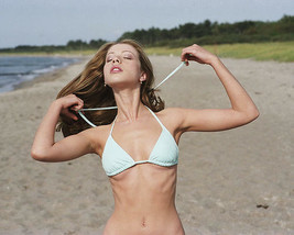 Michelle Trachtenberg walking on beach tying her bikini 8x10 photo - £9.48 GBP