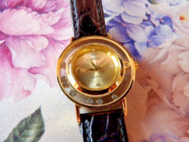 VTG Women&#39;s Gold Tone Sassoon Watch, Floating Crystals, Leather Band - £14.68 GBP