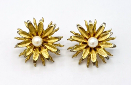 Vintage Gold Tone Cultured Pearl Sunburst Flower Clip On Earrings - £18.34 GBP