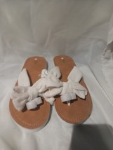 Sheln size 6/7 White  floral print fabric strap flip flops toe post sandals - $4.49